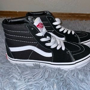 Kids classic high top Vans!!(size 3)